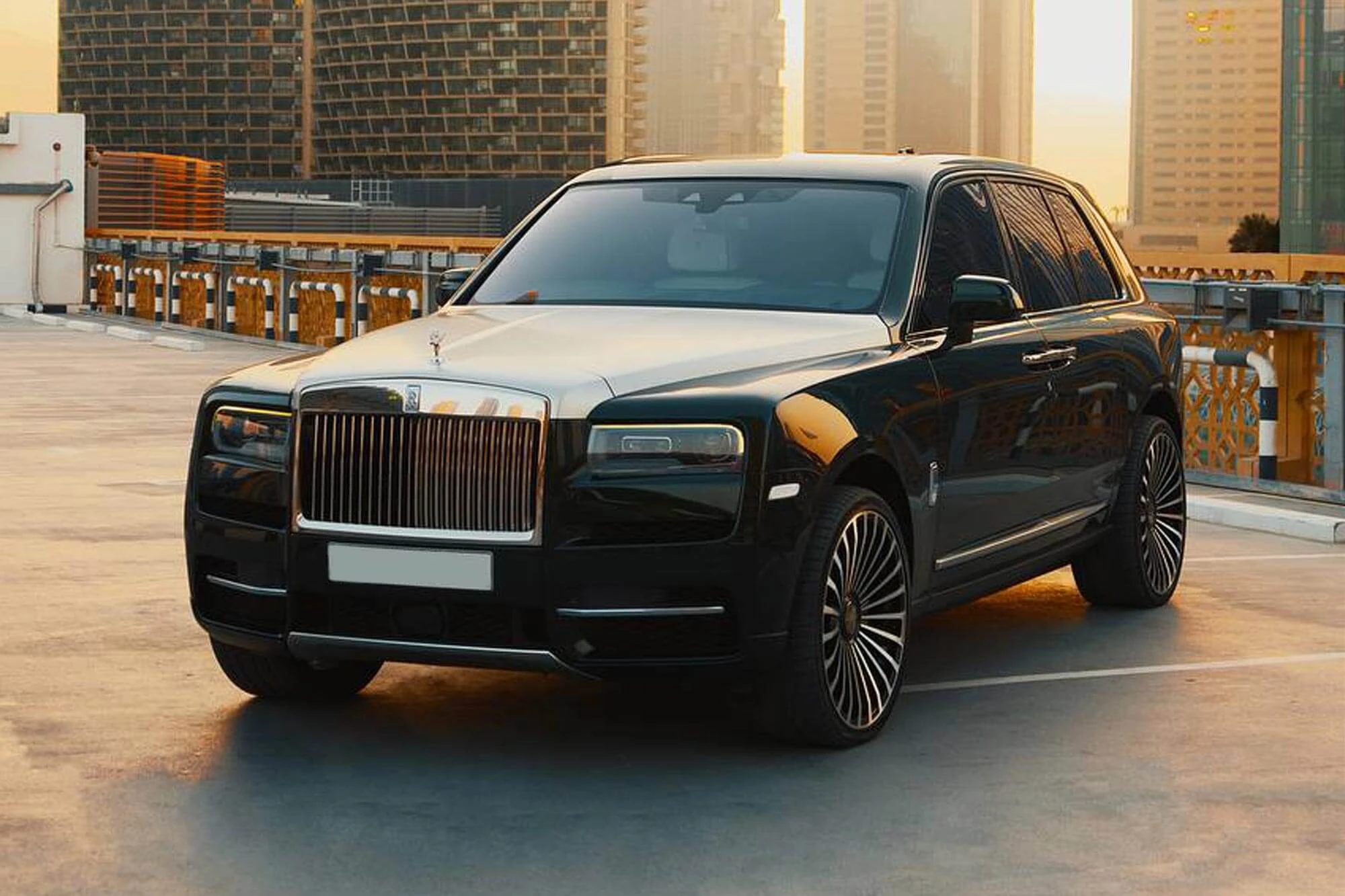 Rolls-Royce-Cullinan-Green-01