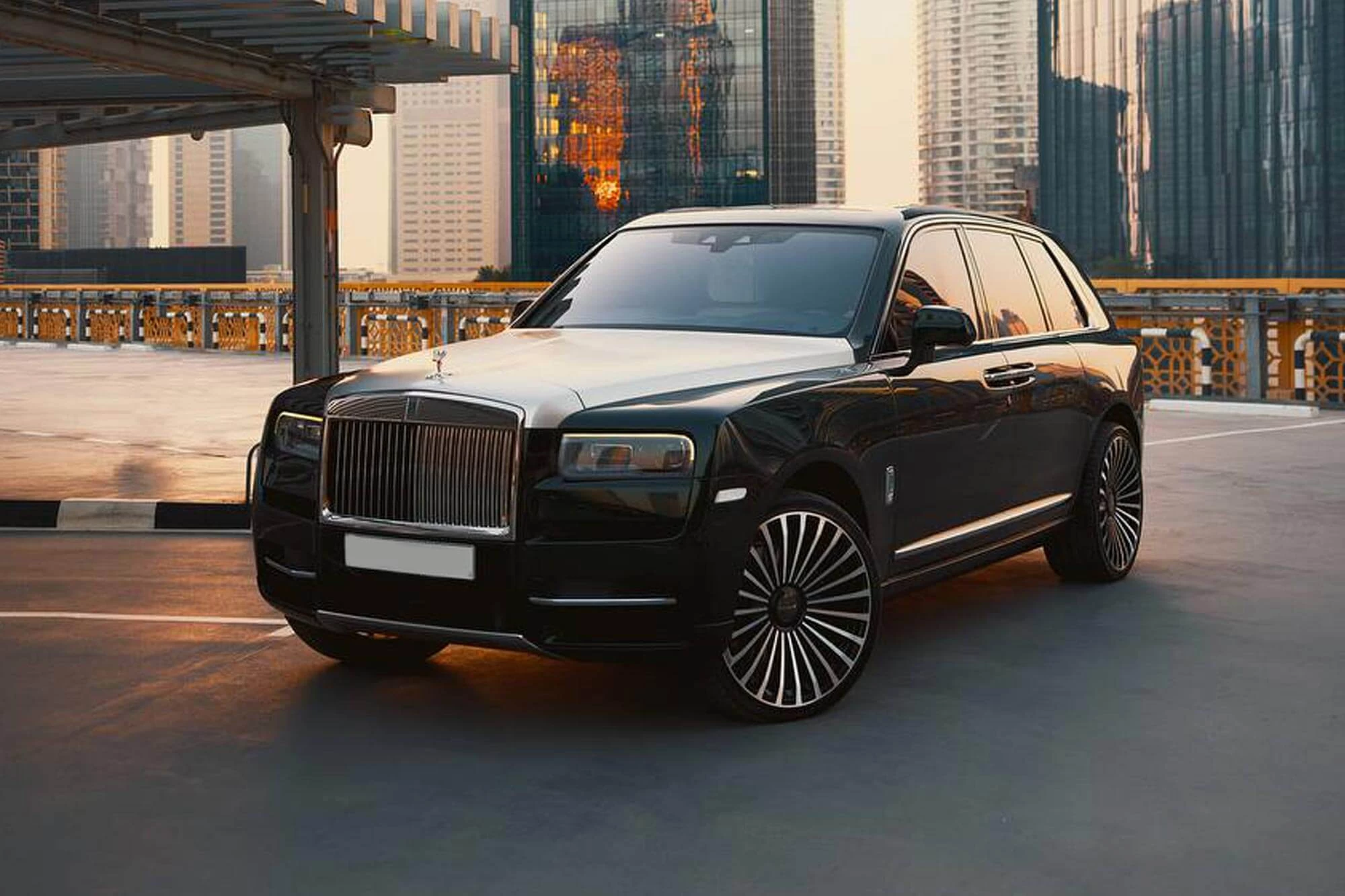 Rolls-Royce-Cullinan-Green-03