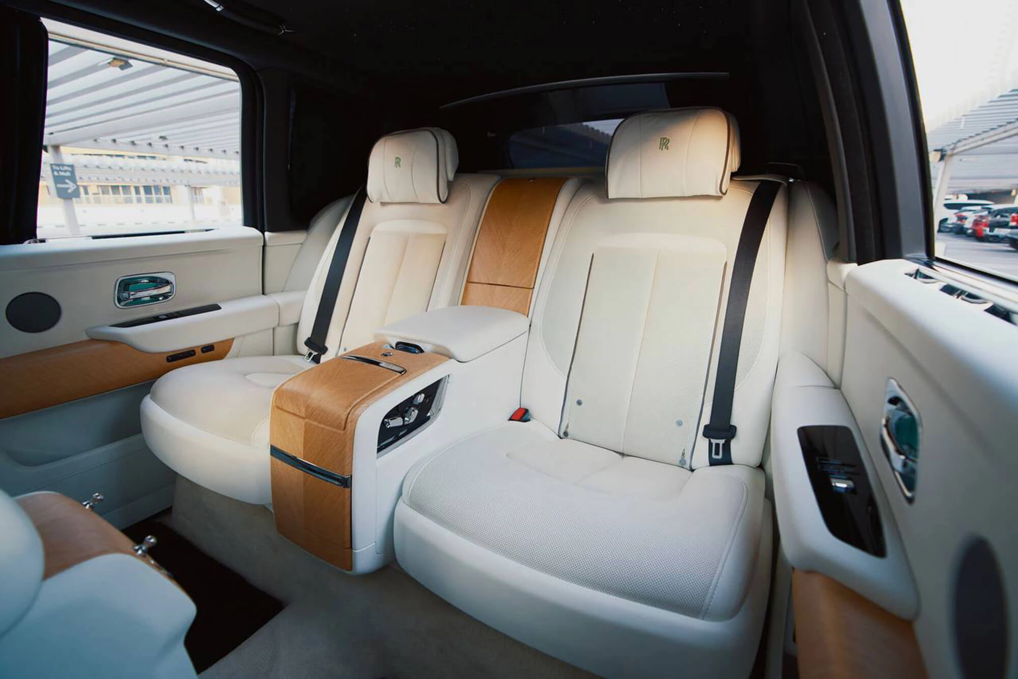 Rolls-Royce-Cullinan-Green-04