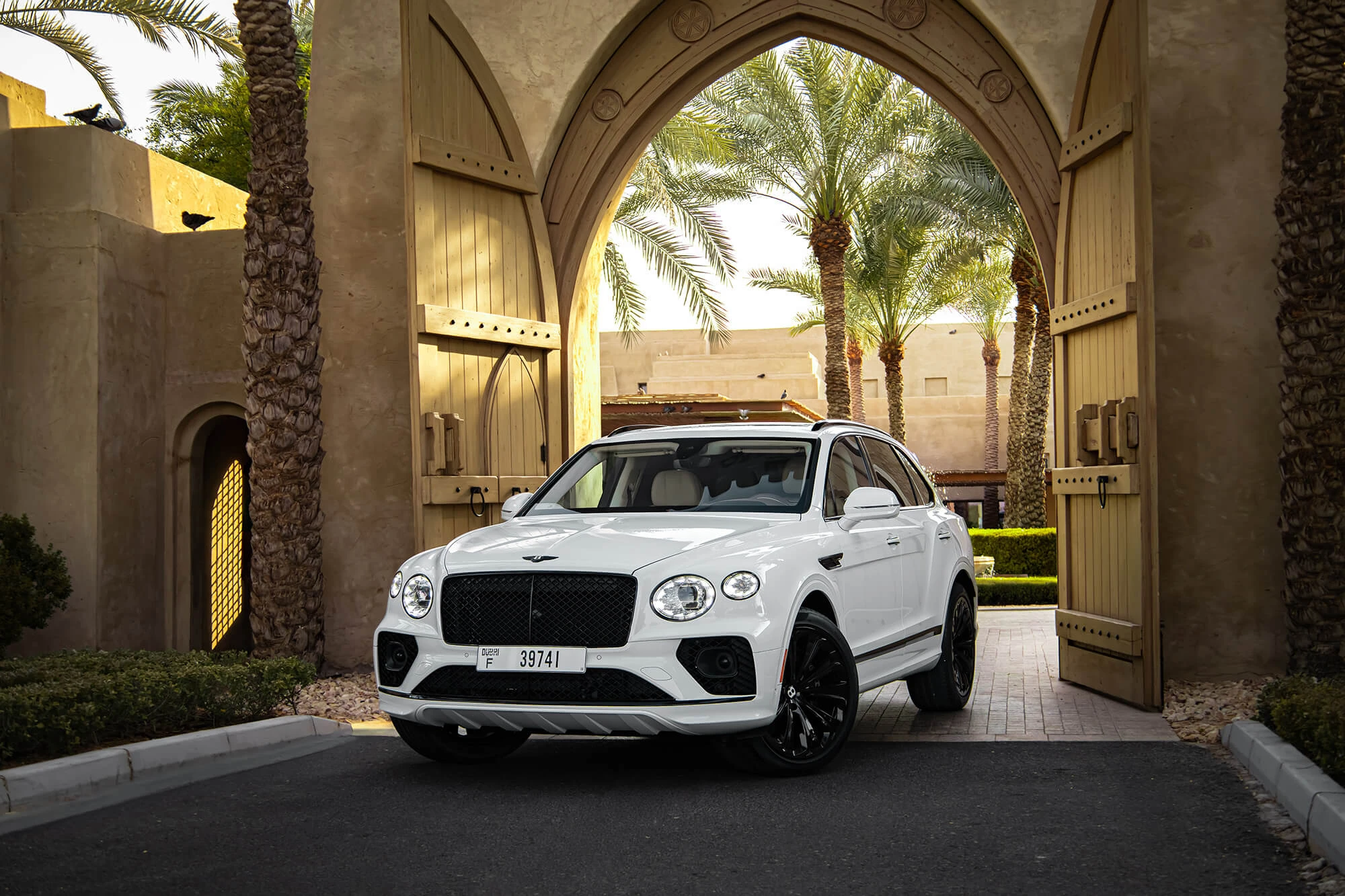 bentley_bentayga_white_01