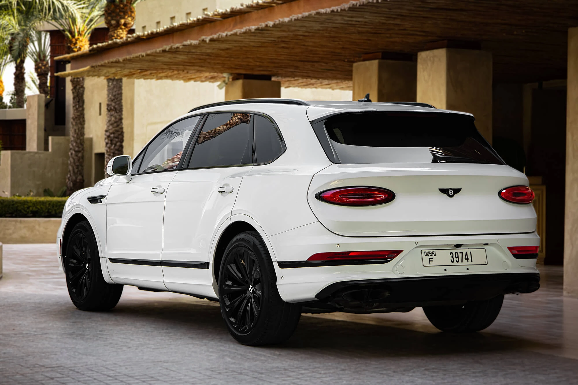 bentley_bentayga_white_04