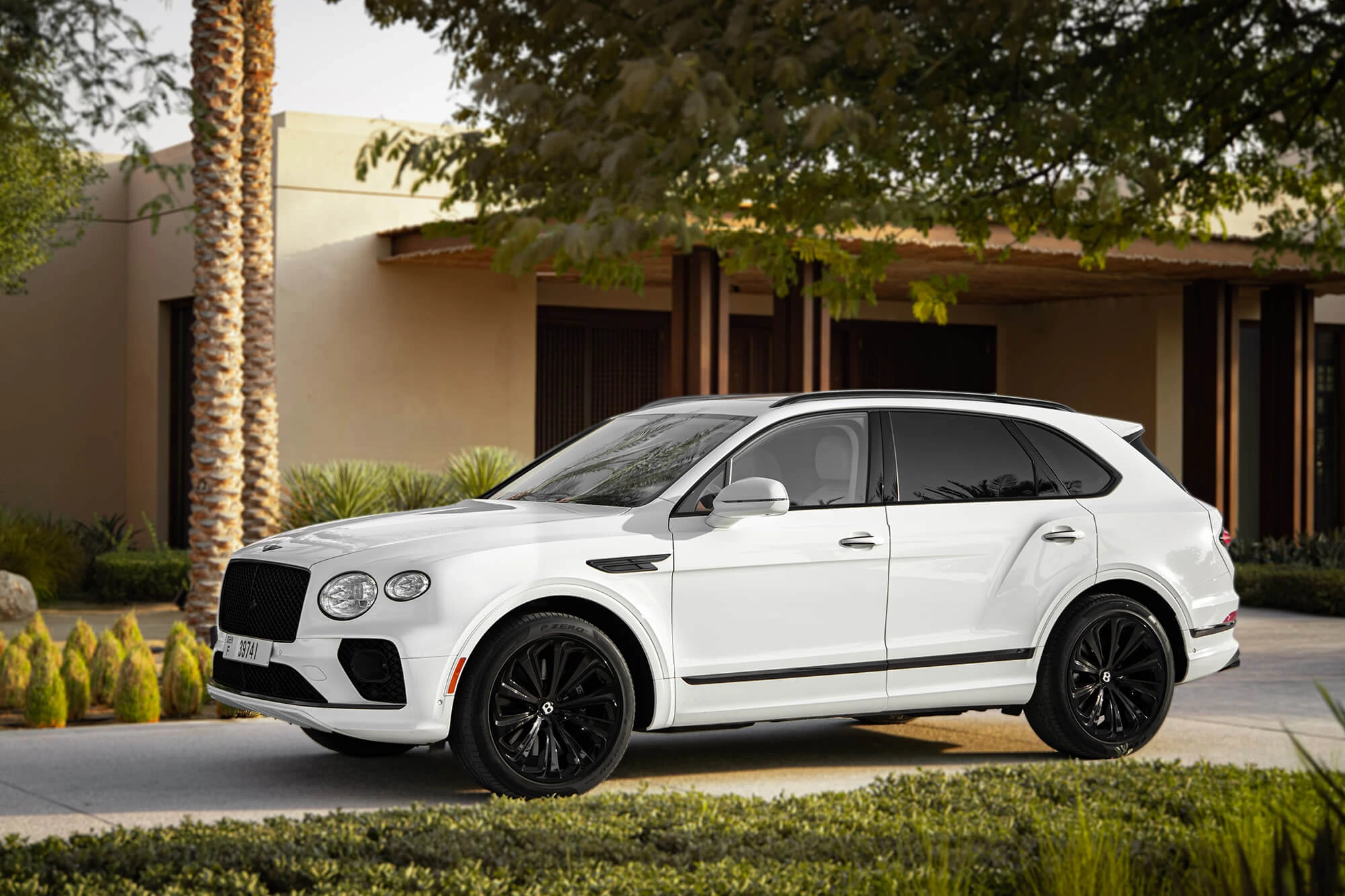 bentley_bentayga_white_06
