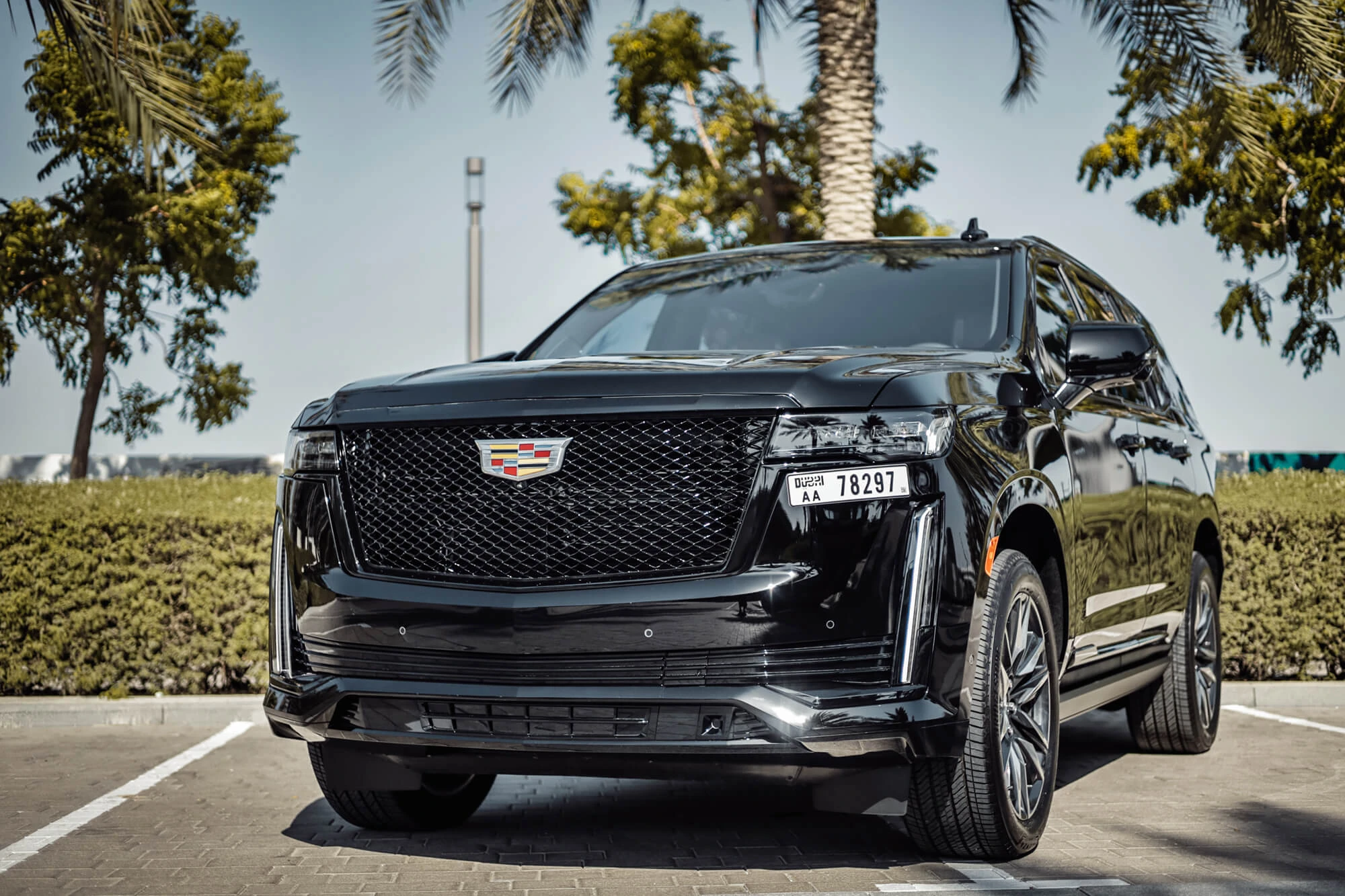 cadillac_escalade_black_02