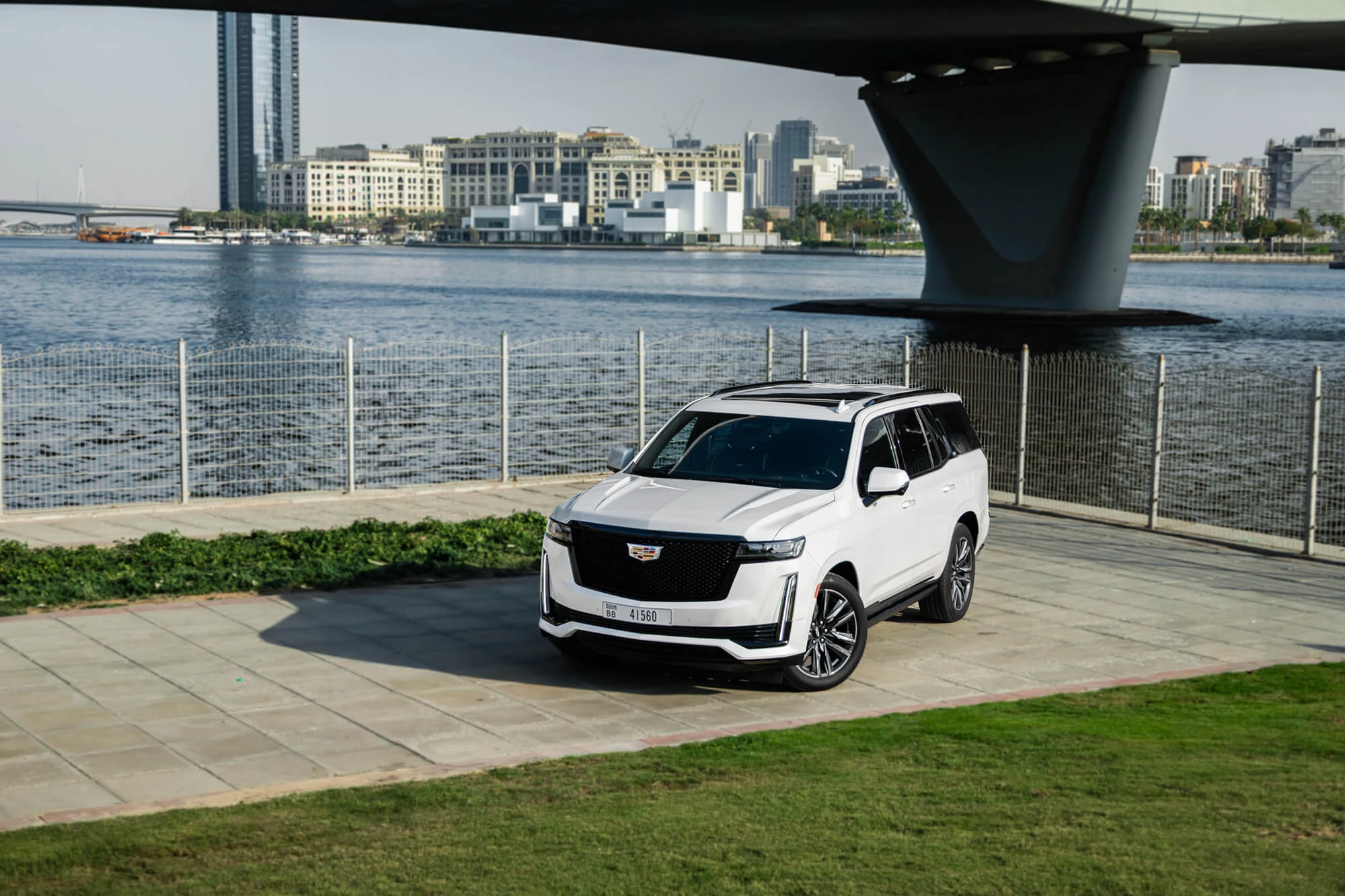 cadillac_escalade_white_01