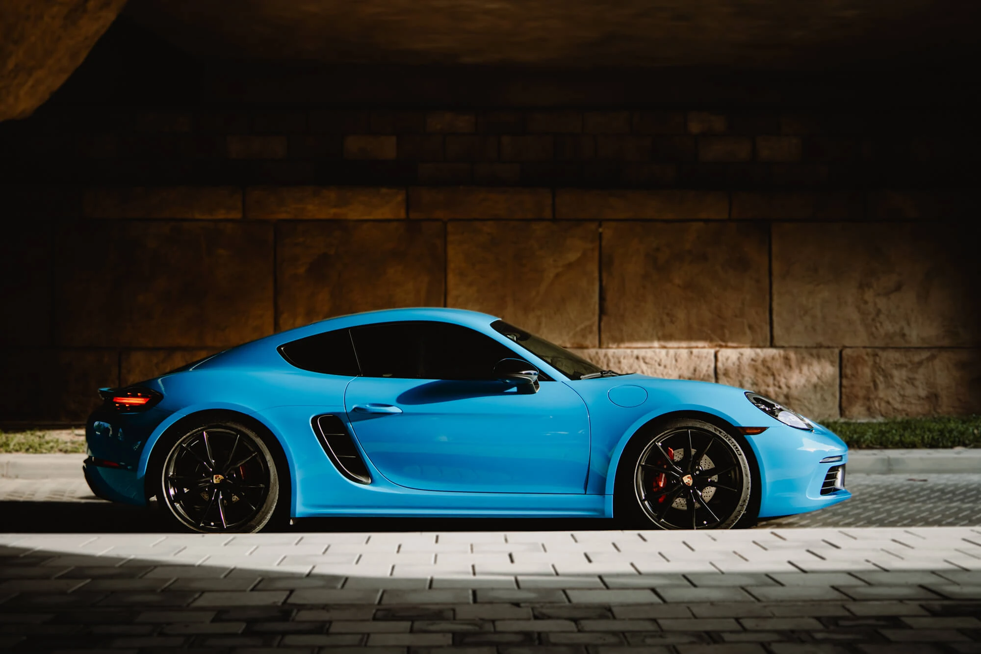 porsche_718_cayman_s_miami_blue_01