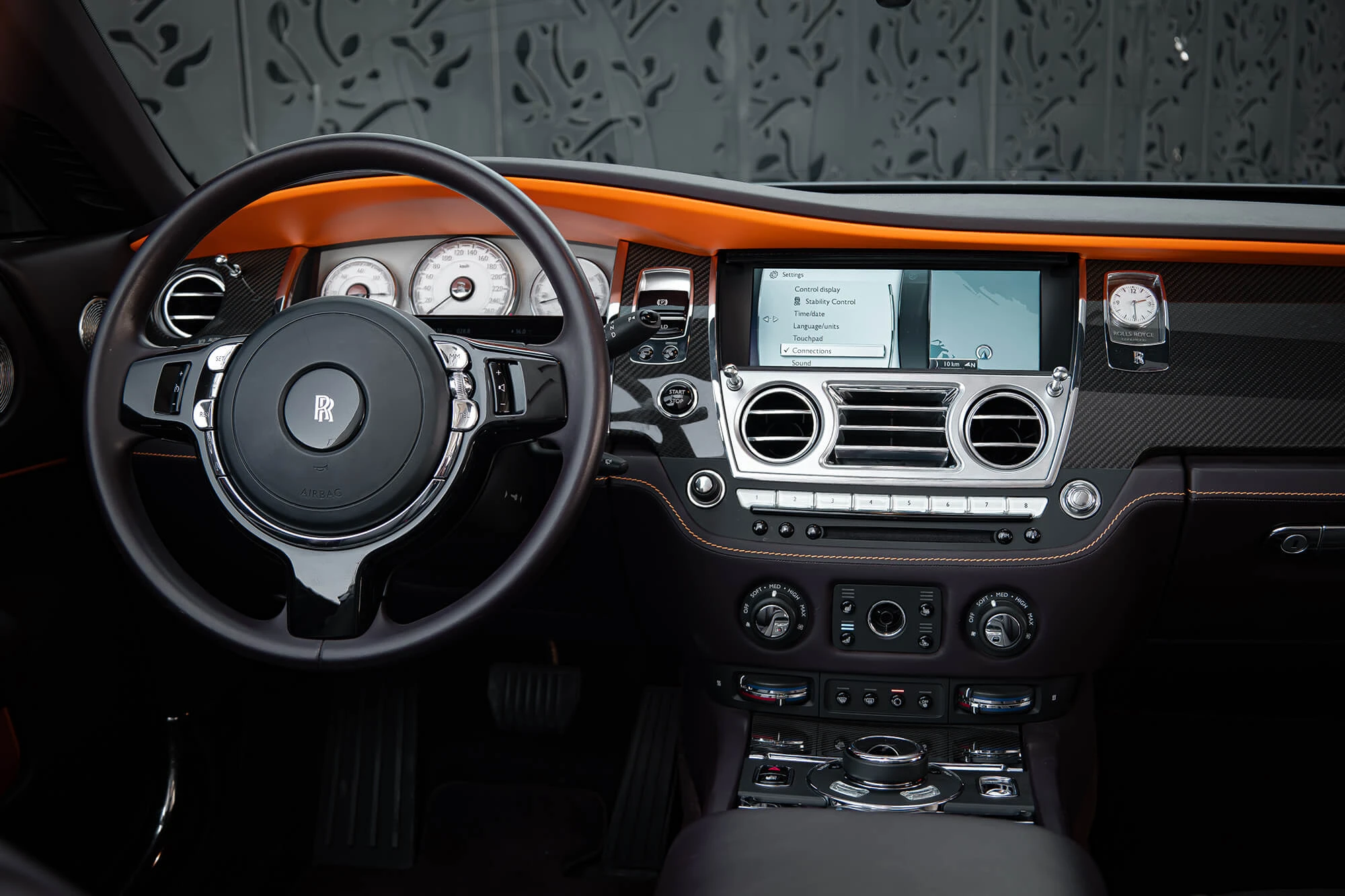 rolls_royce_dawn_greysilver_05