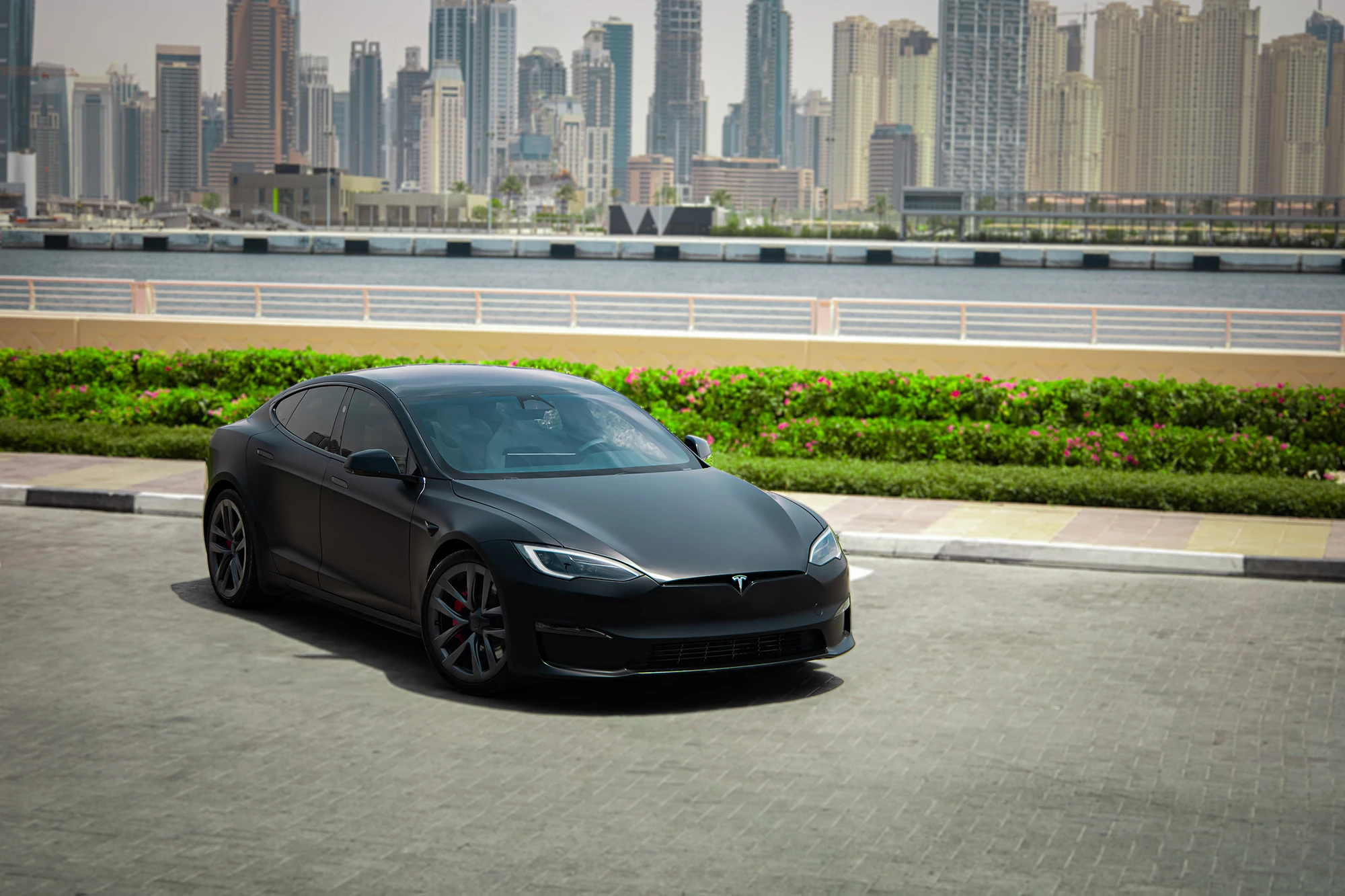 tesla_model_s_plaid_matte_black_02